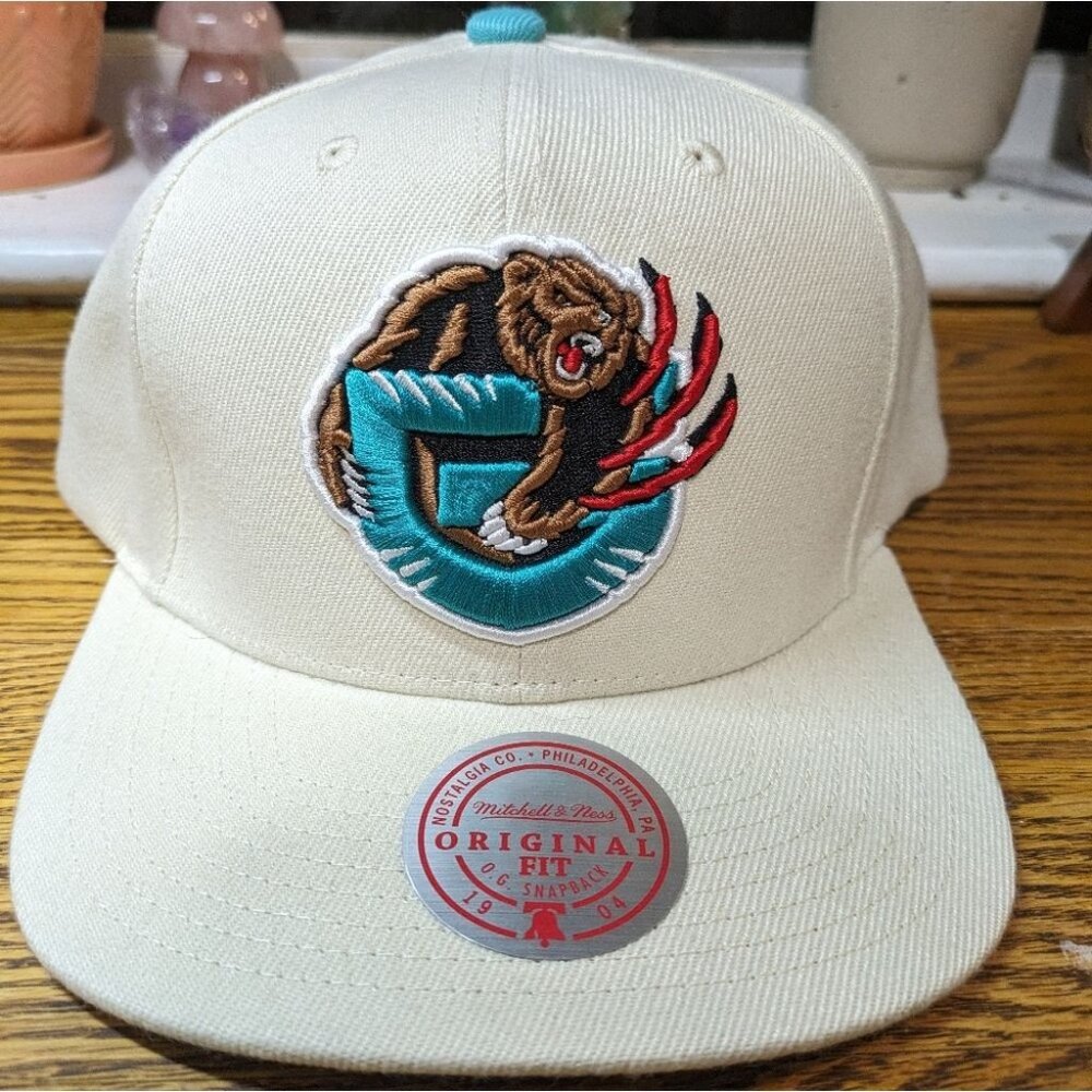 Grizzlies Michell & Ness Off White Adjustable Snap back Tan/ Teal Hat.
